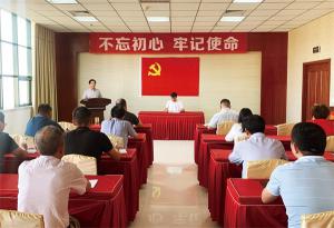 党旗下重温入党誓词 人生就是博人共筑中国梦