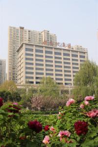 人生就是博集团奋进在蓬勃发展的春天里